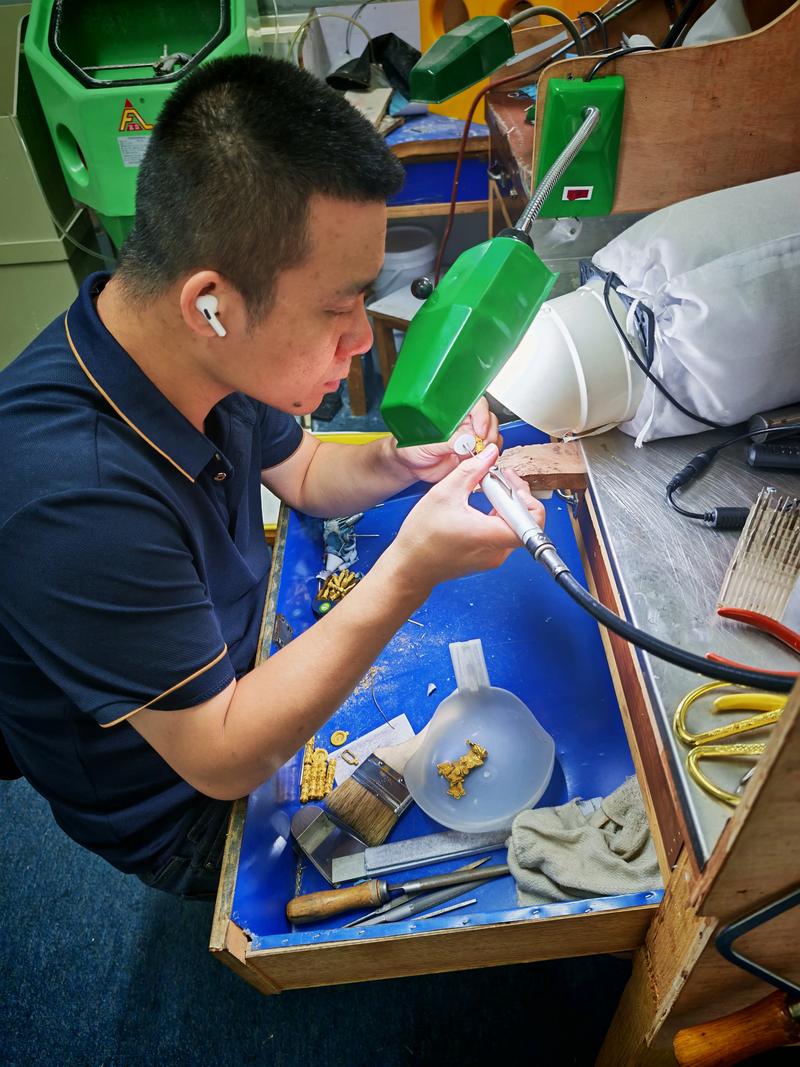 黄金加工 从珠宝工厂到首饰销售的创新之路