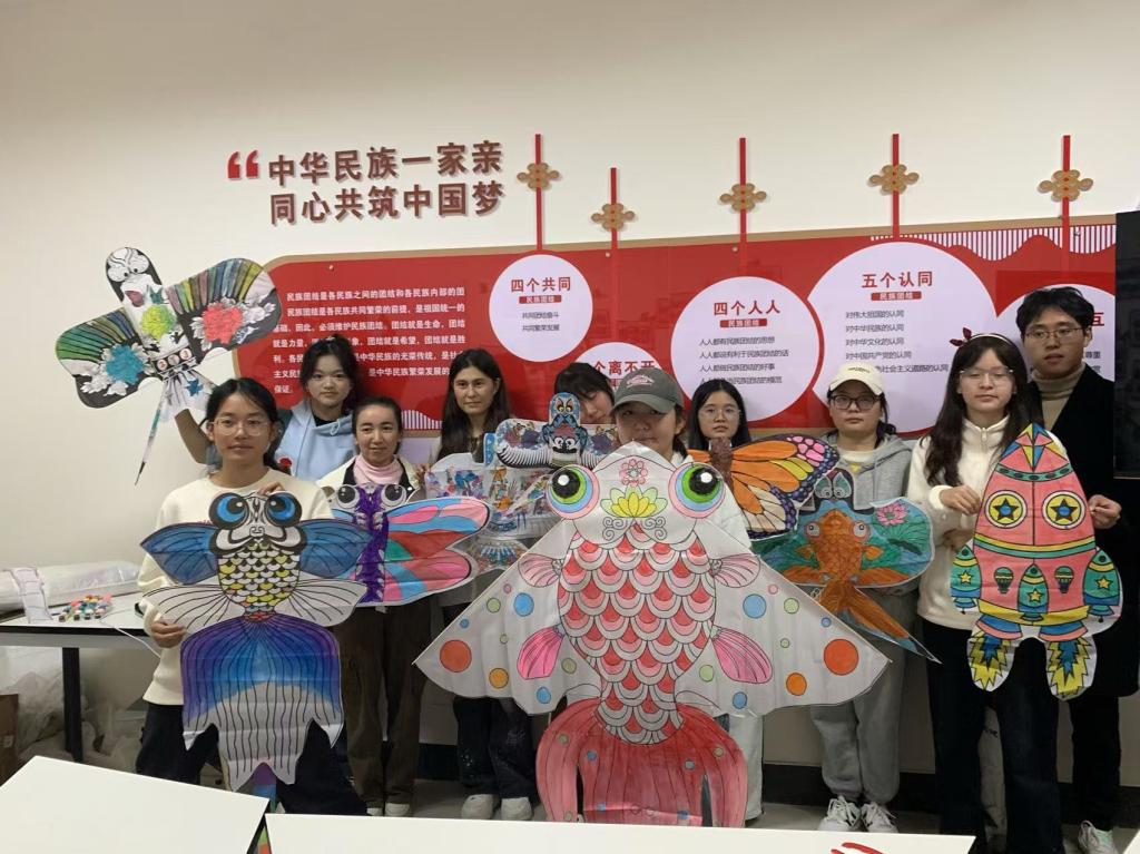 &ldquo;一站式&rdquo;学生社区|我校组织学生开展纸鸢艺术体验活动