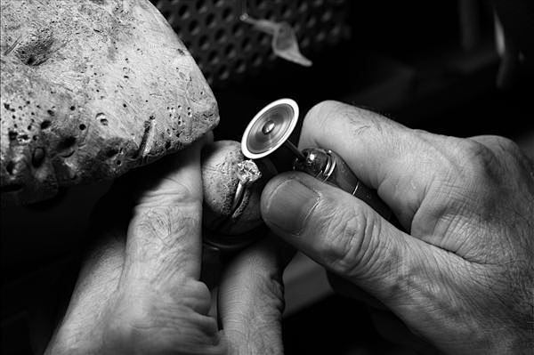 白工厂珠宝首饰高级定制 定金支付流程与开发销售服务